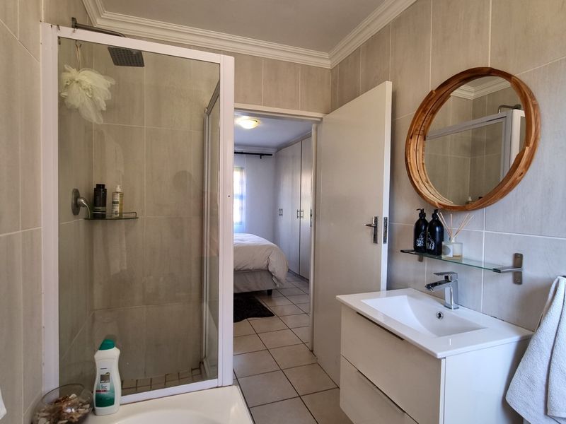 Modern 3-Bedroom Ground Floor Apartment in a Prime Location Witfield - Photo 4