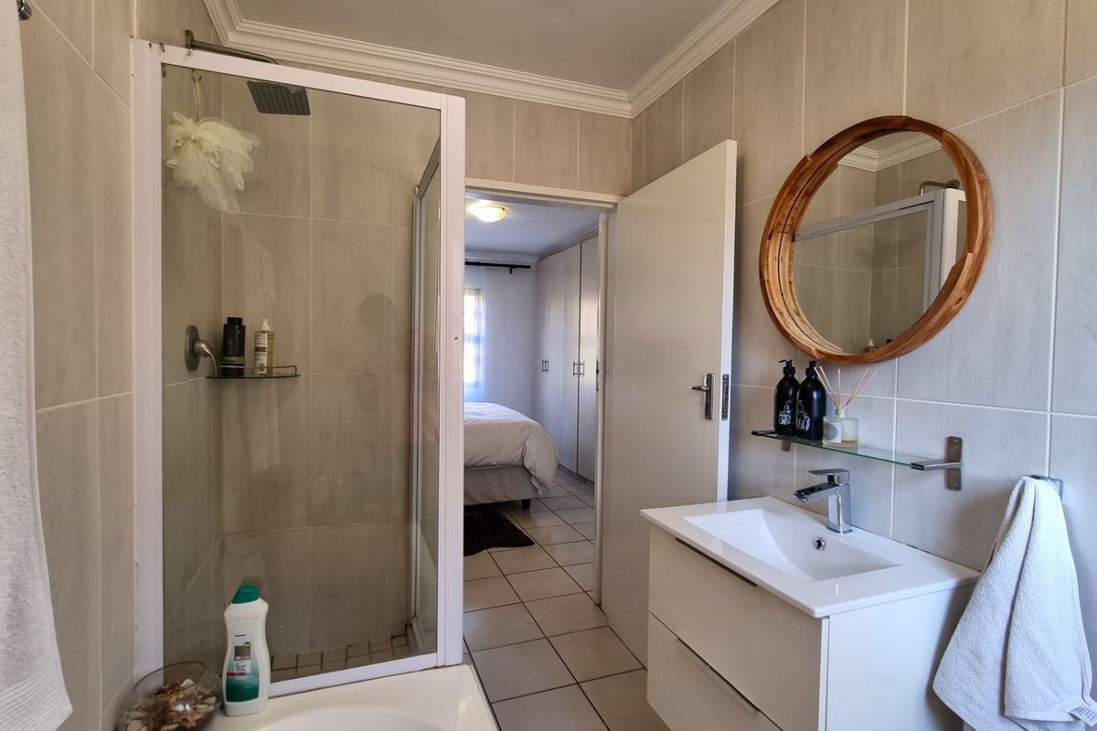 Modern 3-Bedroom Ground Floor Apartment in a Prime Location Witfield - Photo 4