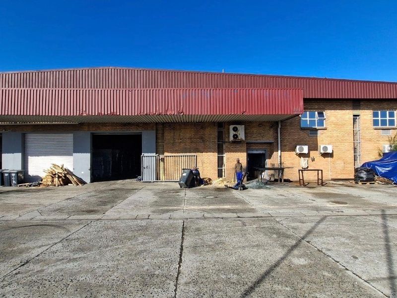 Prime Located 1 550m2 Industrial Property To Let in Epping Industrial, Cape Town. - Photo 2