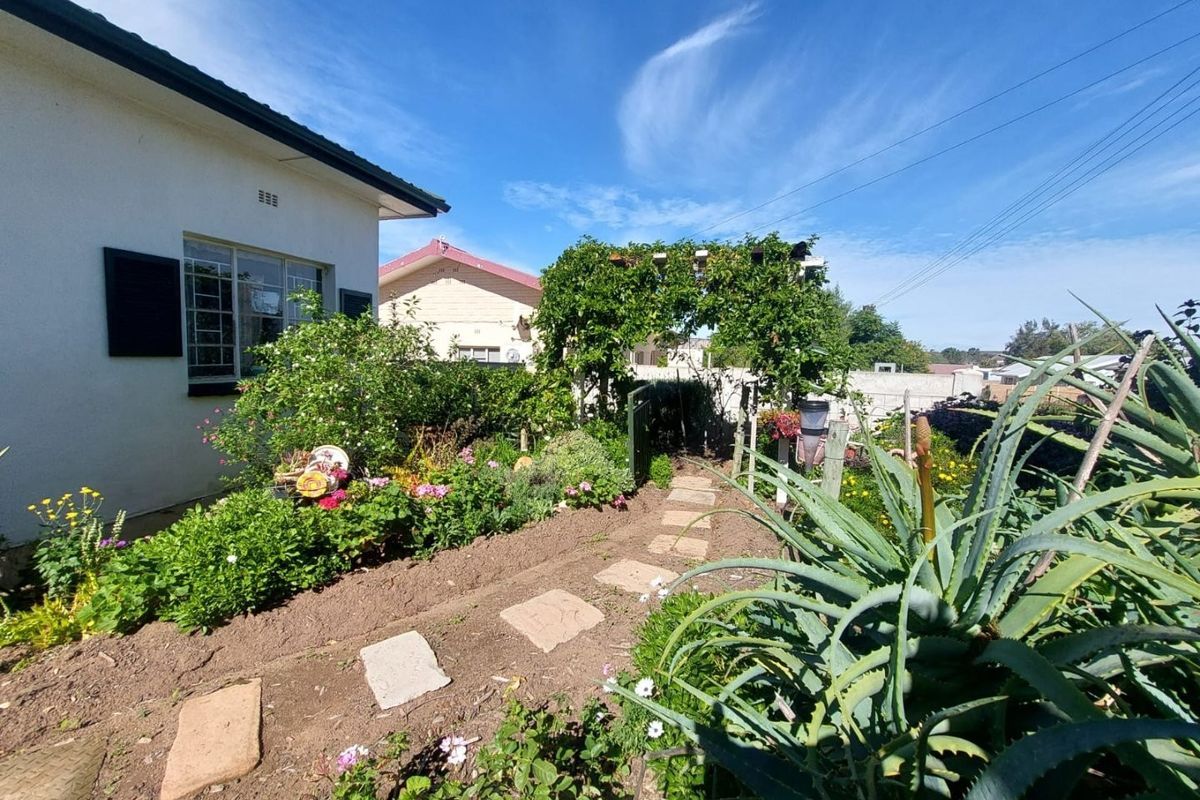 House For Sale in Ladismith - Photo 3