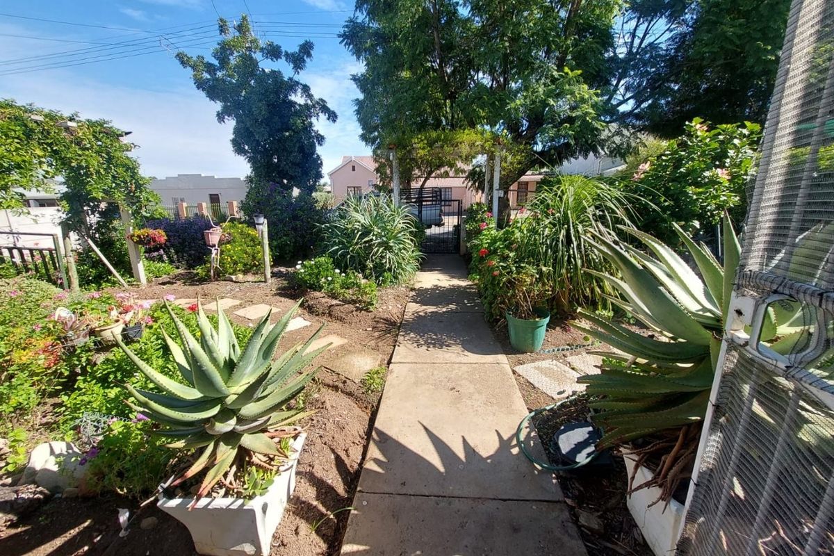 House For Sale in Ladismith - Photo 2