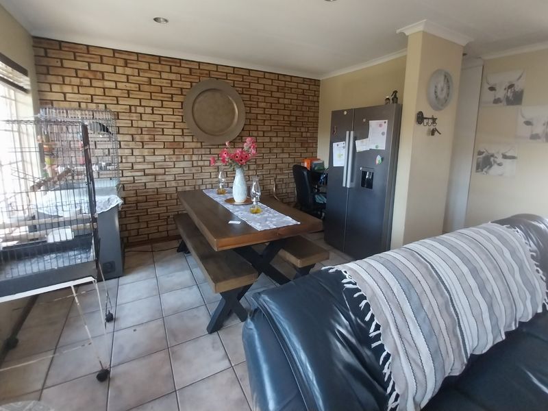 Townhouse For Sale in Glen Marais, Kempton Park - Photo 8