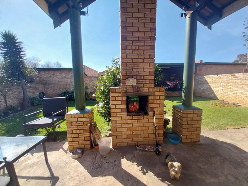 Townhouse For Sale in Glen Marais, Kempton Park - Photo 4