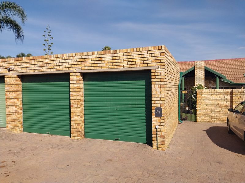 Townhouse For Sale in Glen Marais, Kempton Park - Photo 2