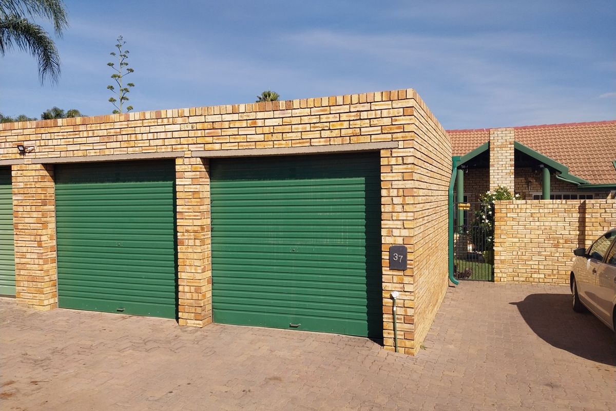 Townhouse For Sale in Glen Marais, Kempton Park - Photo 2