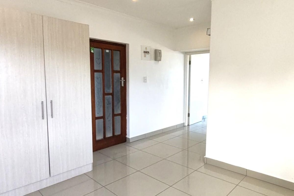 Apartment For Sale in Heathfield, Cape Town - Photo 5