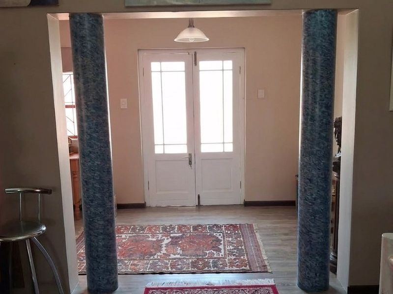 Elegant Coastal Residence with Exceptional Entertainment Spaces and Income Potential - Photo 6