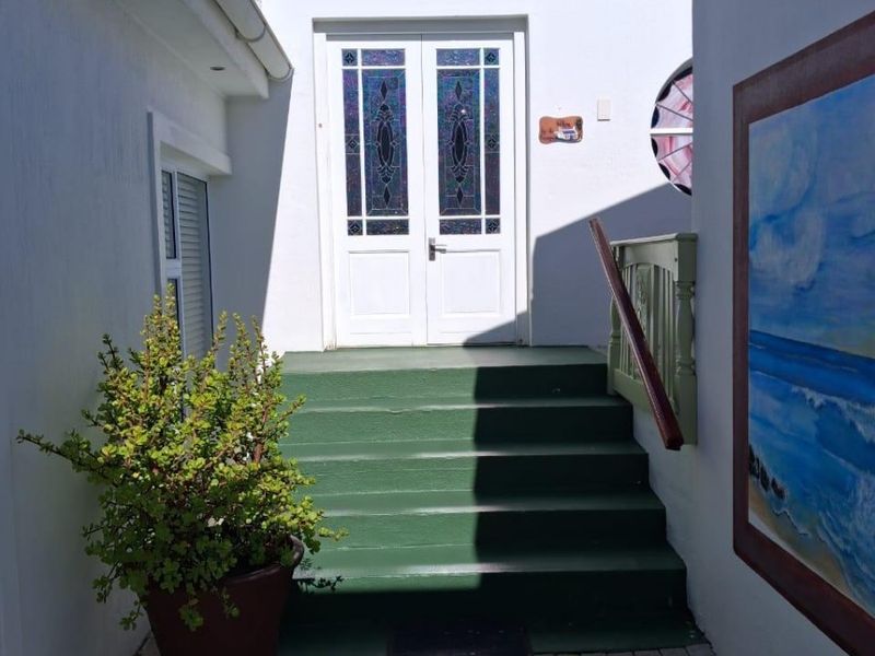 Elegant Coastal Residence with Exceptional Entertainment Spaces and Income Potential - Photo 5