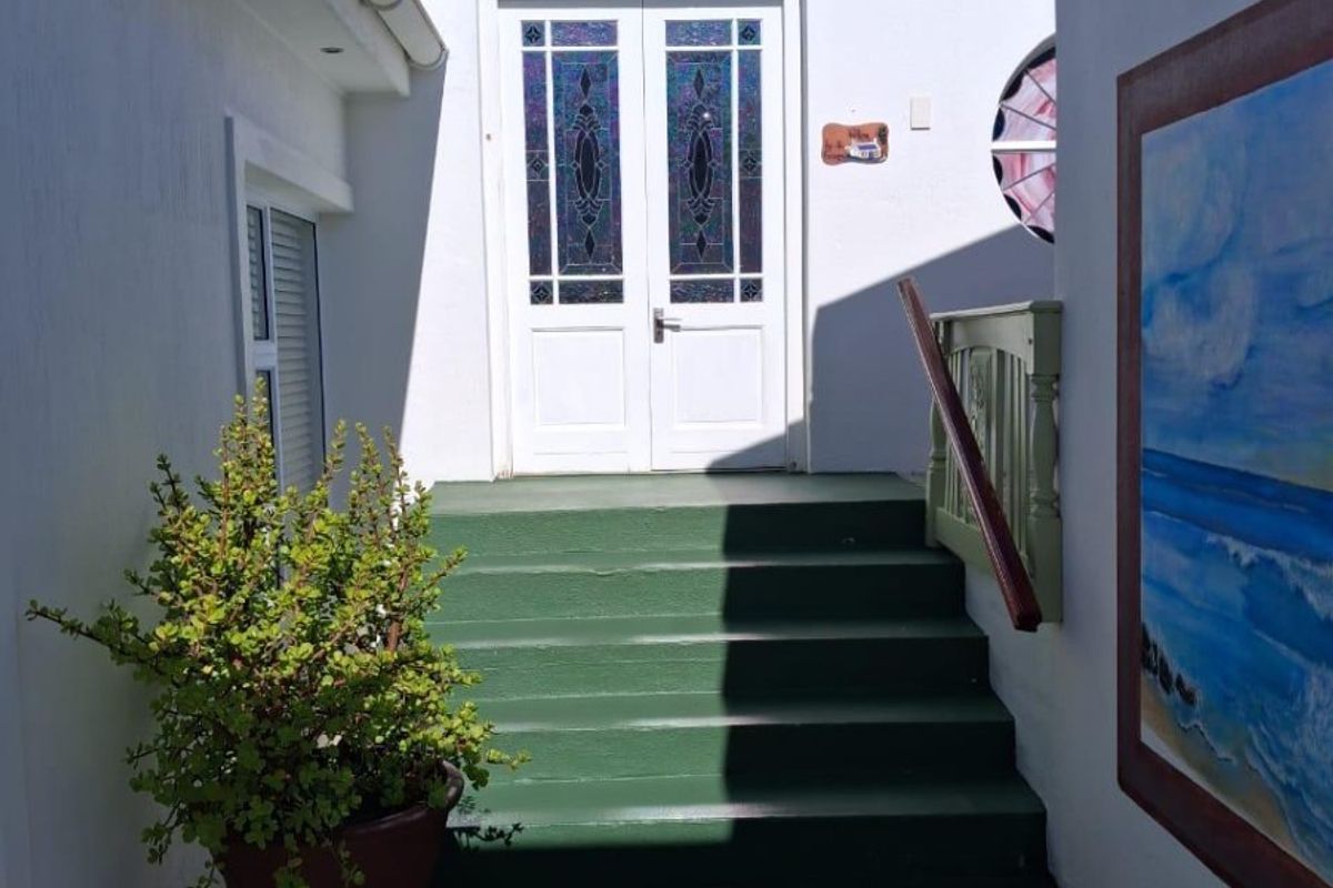 Elegant Coastal Residence with Exceptional Entertainment Spaces and Income Potential - Photo 5