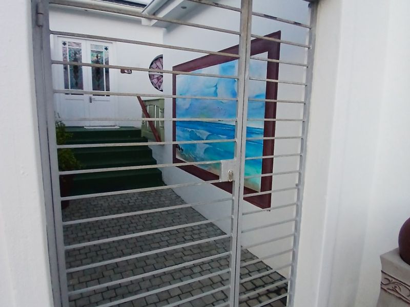 Elegant Coastal Residence with Exceptional Entertainment Spaces and Income Potential - Photo 4