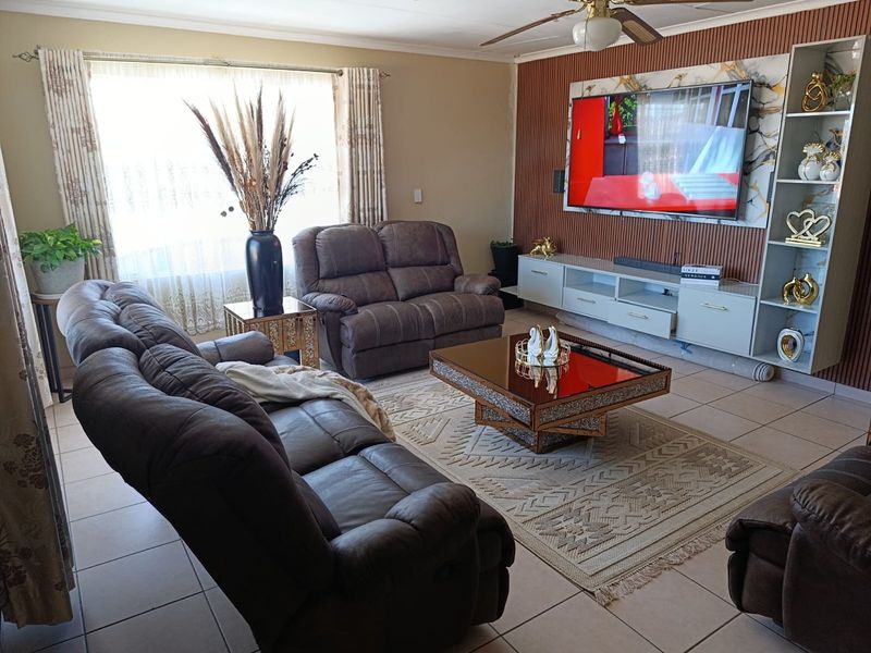 HOUSE FOR IN COSMO CITY - Photo 1