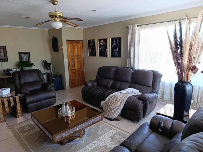 HOUSE FOR IN COSMO CITY - Photo 3