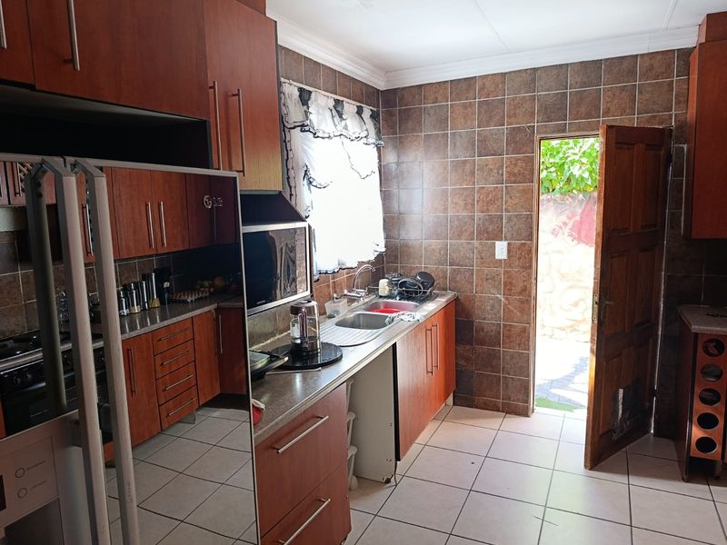 HOUSE FOR IN COSMO CITY - Photo 9