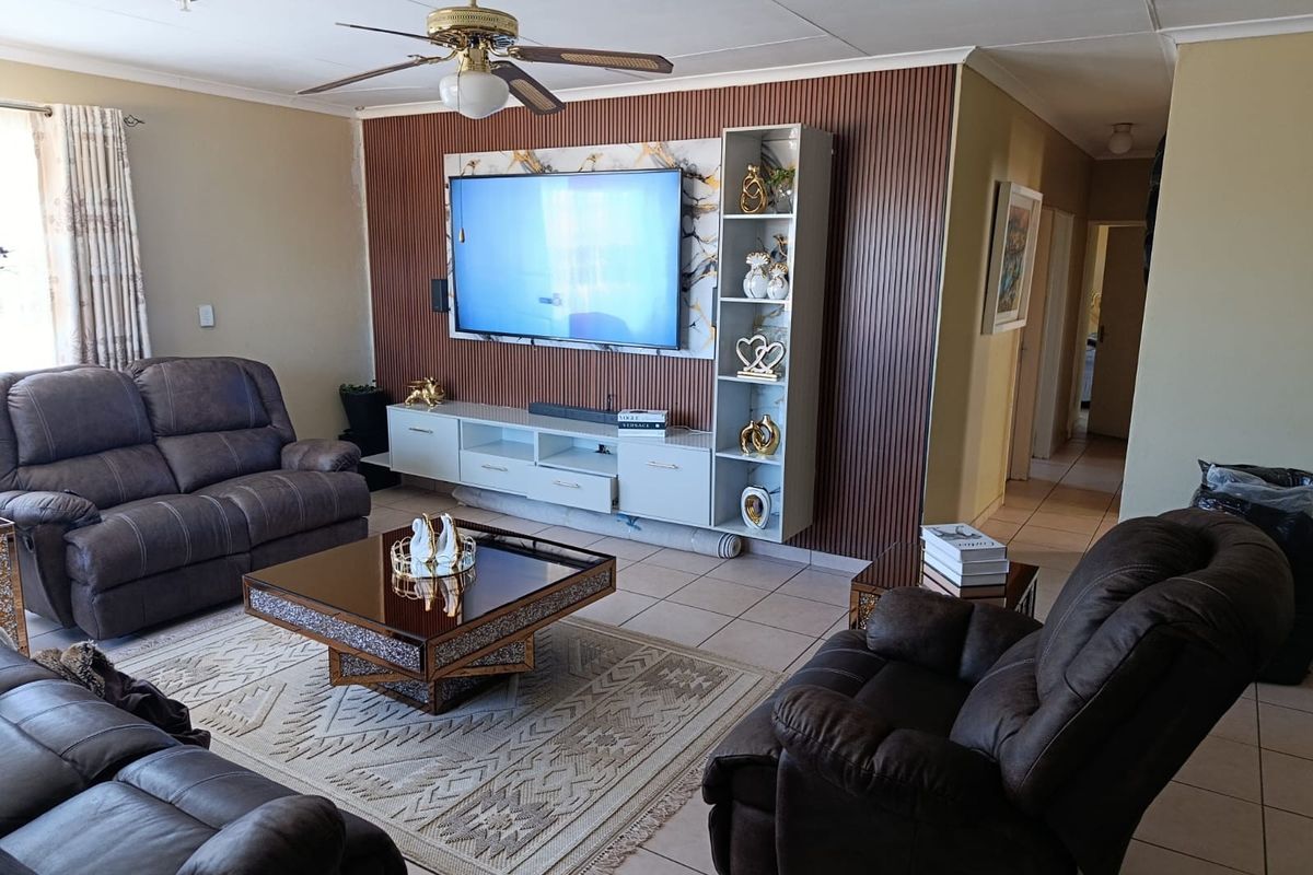 HOUSE FOR IN COSMO CITY - Photo 4