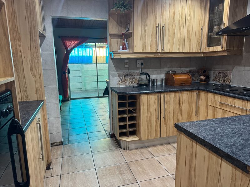 Hidden Gem Home Offering Great Value! - Photo 5
