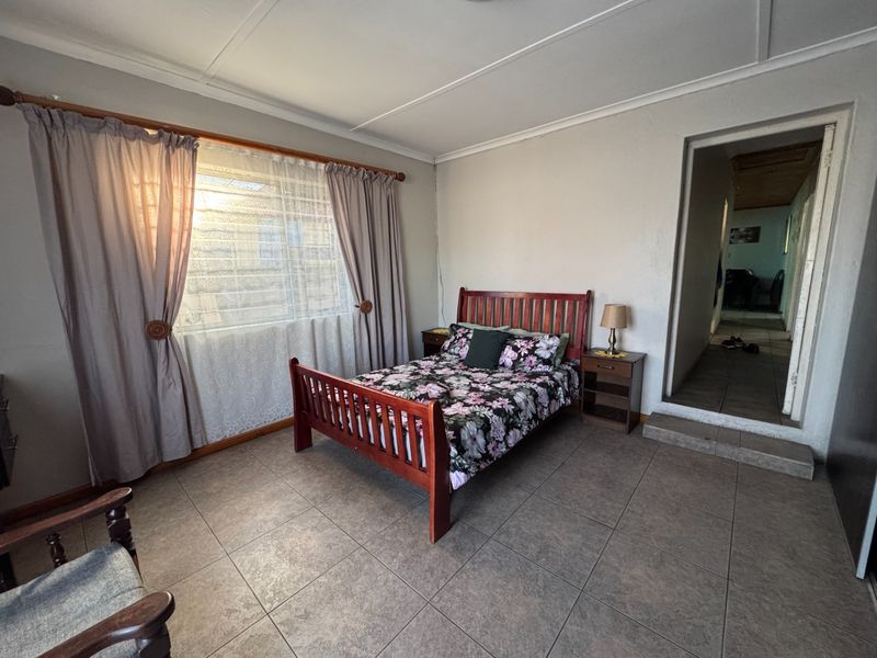 Hidden Gem Home Offering Great Value! - Photo 9