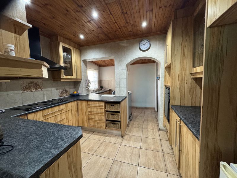 Hidden Gem Home Offering Great Value! - Photo 3