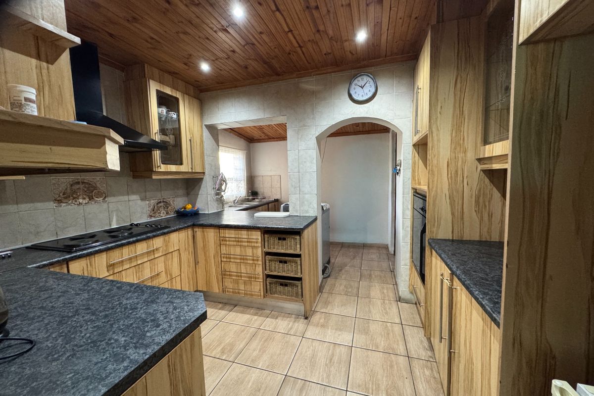 Hidden Gem Home Offering Great Value! - Photo 3