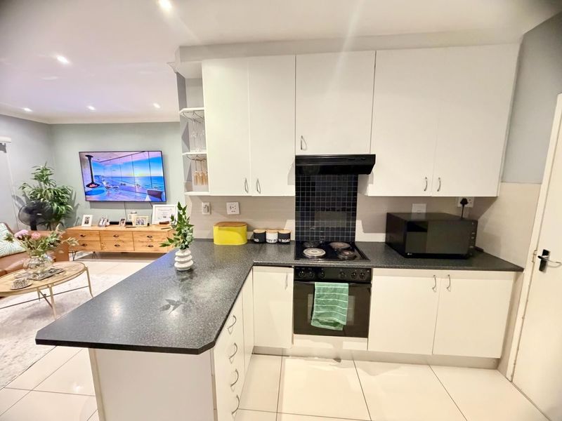 Stunning 3-Bedroom House For Sale In Zonnendal Kraaifonbtein - Photo 10