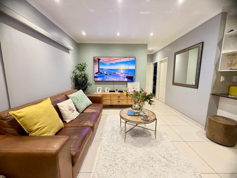Stunning 3-Bedroom House For Sale In Zonnendal Kraaifonbtein - Photo 3