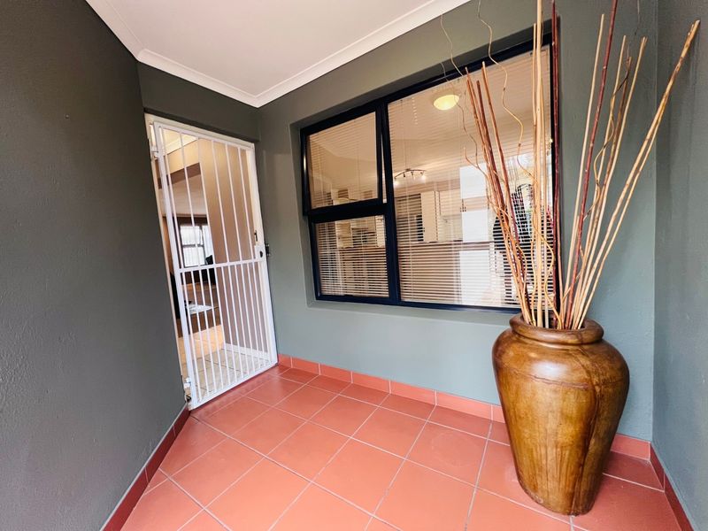 House To Rent in Parow Central, Parow - Photo 2