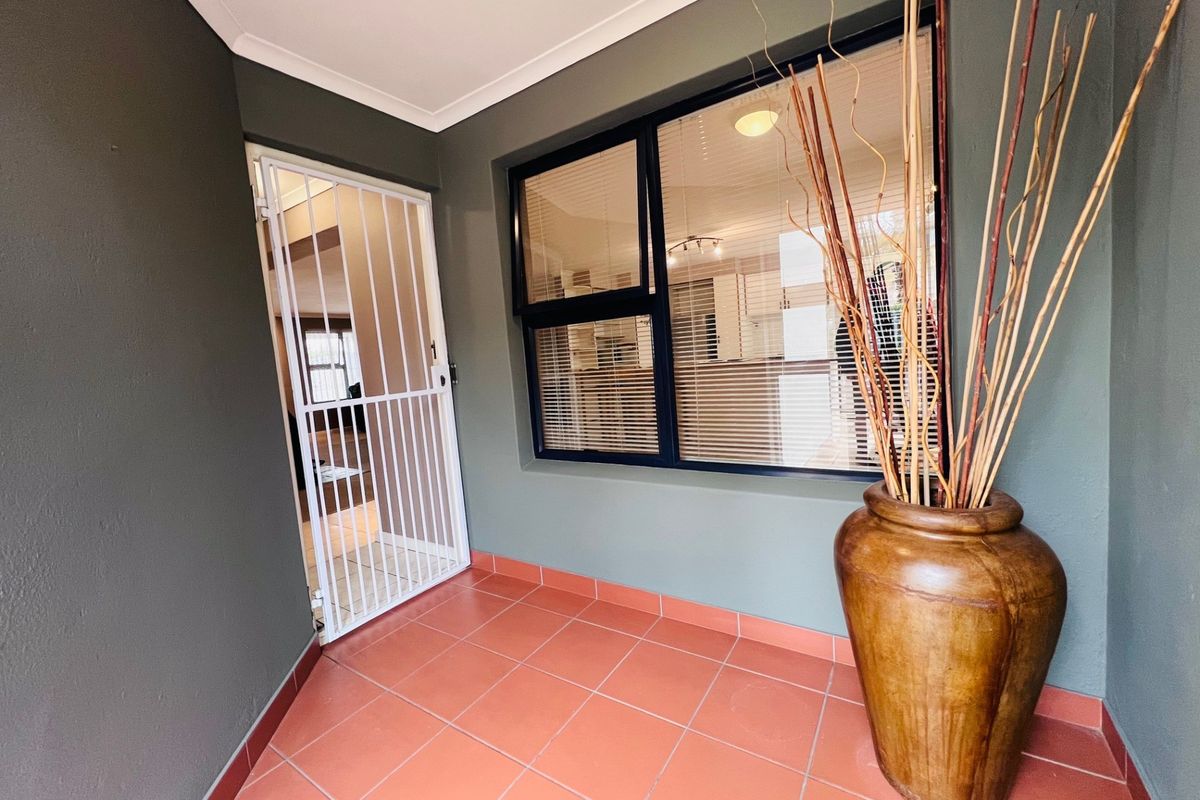 House To Rent in Parow Central, Parow - Photo 2