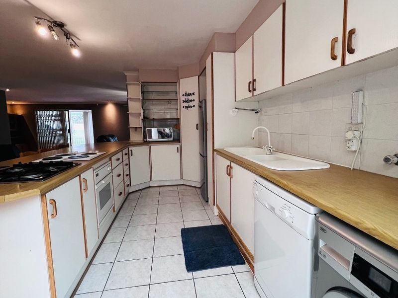House To Rent in Parow Central, Parow - Photo 7