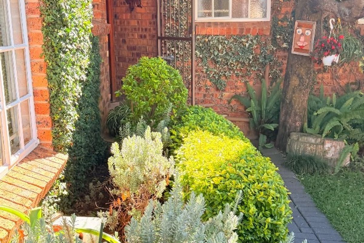 Townhouse For Sale in Schuinshoogte, Newcastle, KwaZulu Natal - Photo 4