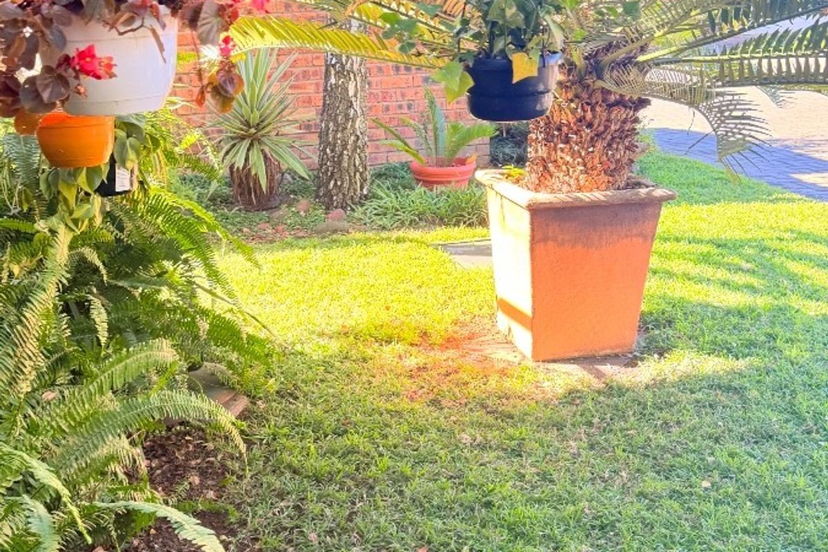 Townhouse For Sale in Schuinshoogte, Newcastle, KwaZulu Natal - Photo 5