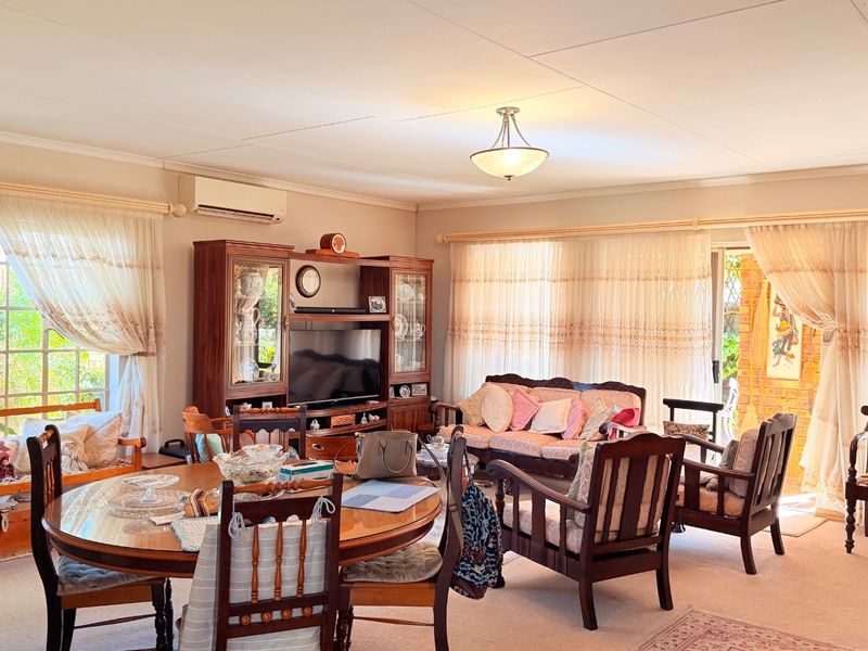 Townhouse For Sale in Schuinshoogte, Newcastle, KwaZulu Natal - Photo 7