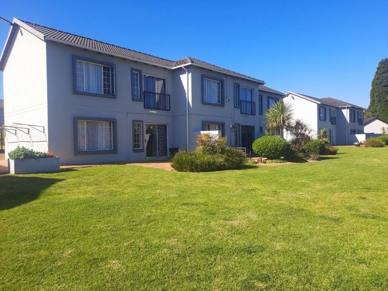 Apartment For Sale in Wilgeheuwel, Roodepoort - Photo 1