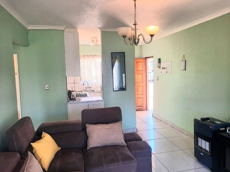 Apartment For Sale in Wilgeheuwel, Roodepoort - Photo 7