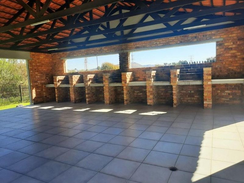 Apartment For Sale in Wilgeheuwel, Roodepoort - Photo 6