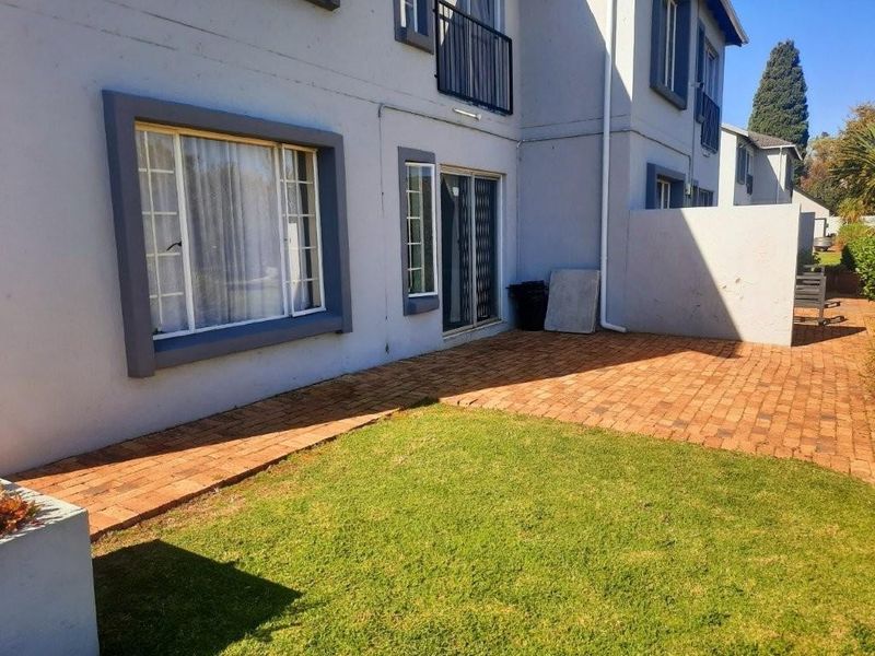 Apartment For Sale in Wilgeheuwel, Roodepoort - Photo 3