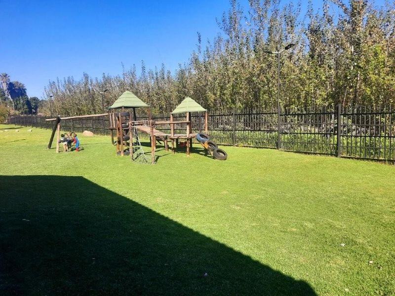 Apartment For Sale in Wilgeheuwel, Roodepoort - Photo 4