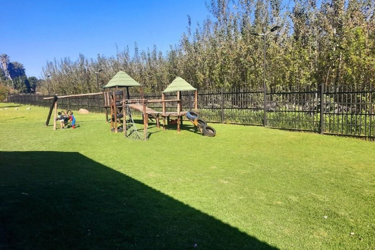 Apartment For Sale in Wilgeheuwel, Roodepoort - Photo 4