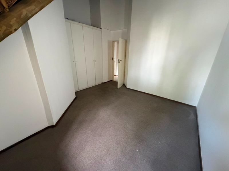Two Bed Loft Apartment with Great Potential - Photo 10