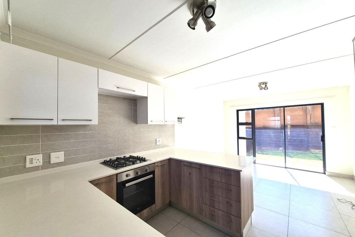 Modern Ground Floor Garden, Unit in Founders Hill - Photo 3