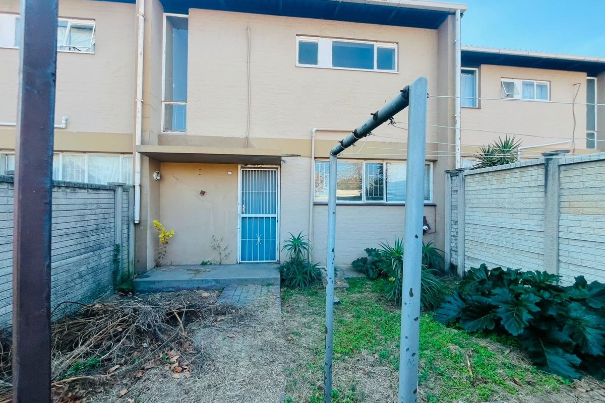 2 Bedroom Townhouse For Sale in Sasolburg Central, Sasolburg - Photo 2