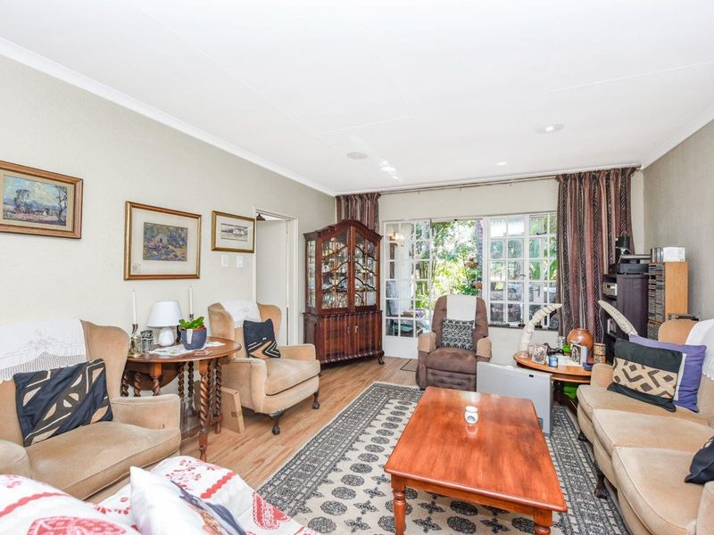 Townhouse For Sale in Magaliessig, Sandton - Photo 8