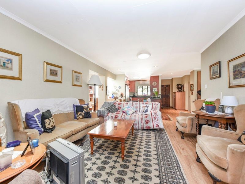 Townhouse For Sale in Magaliessig, Sandton - Photo 7