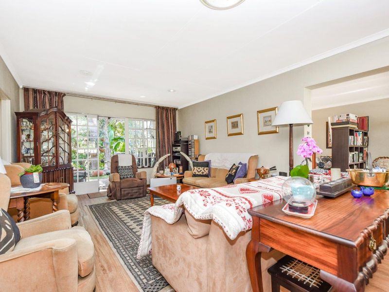 Townhouse For Sale in Magaliessig, Sandton - Photo 4