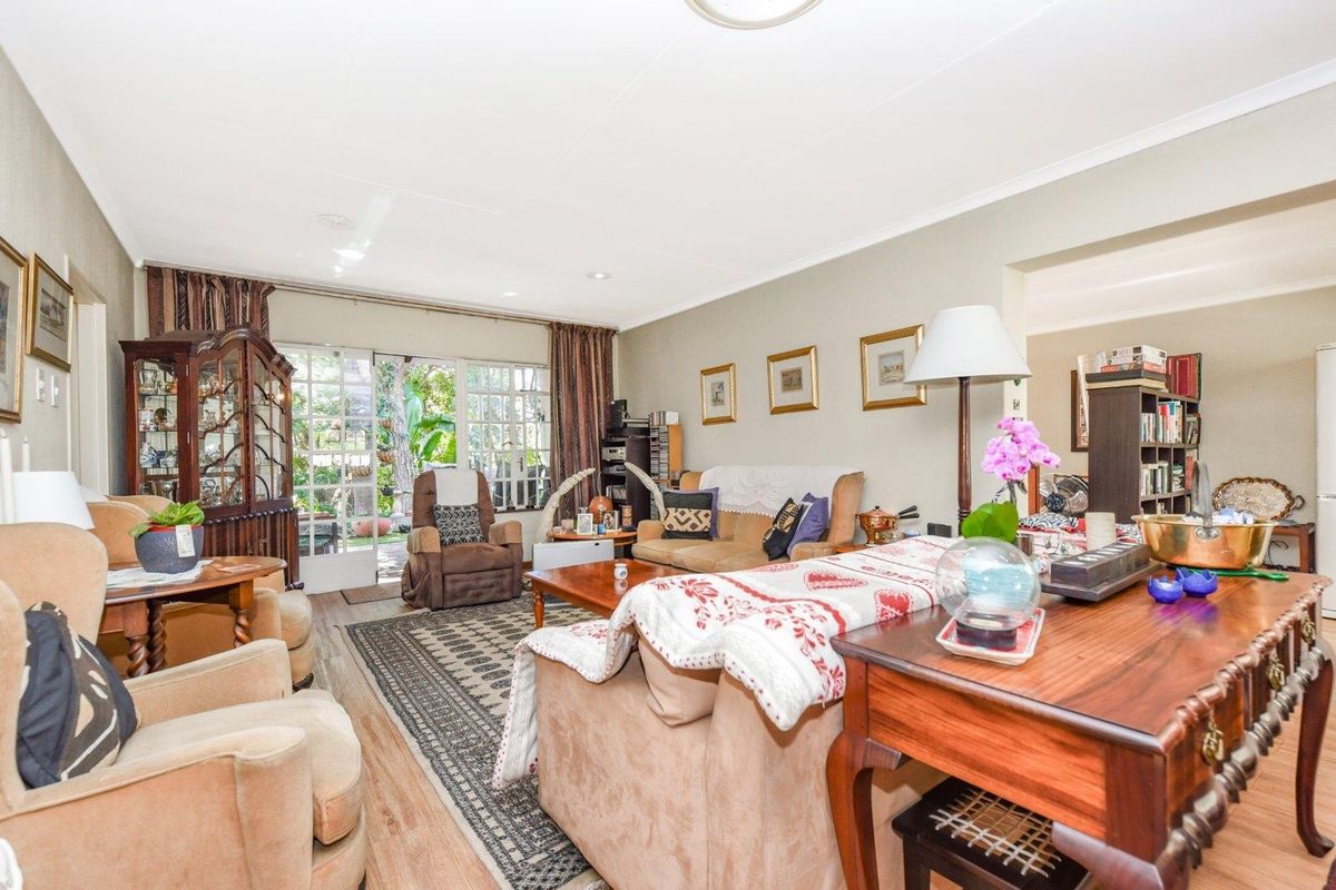 Townhouse For Sale in Magaliessig, Sandton - Photo 4