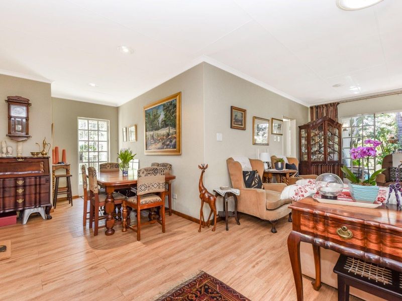 Townhouse For Sale in Magaliessig, Sandton - Photo 9