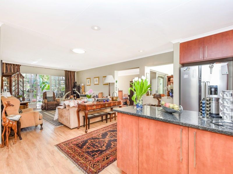 Townhouse For Sale in Magaliessig, Sandton - Photo 10
