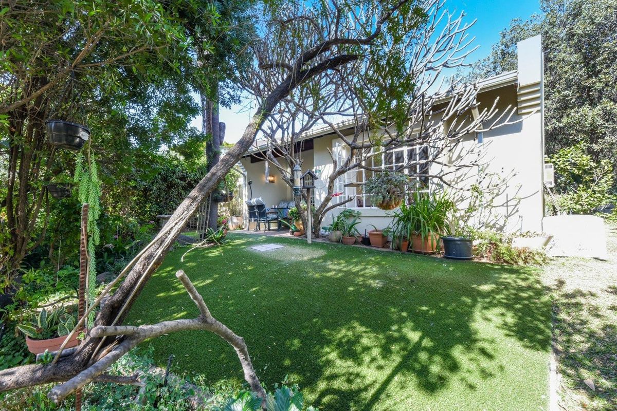 Townhouse For Sale in Magaliessig, Sandton - Photo 3