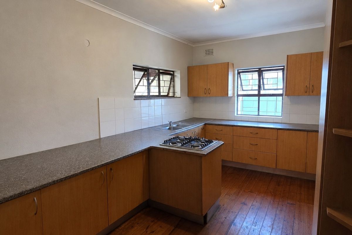 Home for sale with 2 flatlets - Photo 4