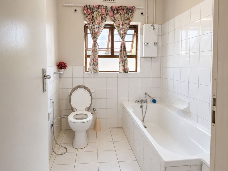 Home for sale with 2 flatlets - Photo 5