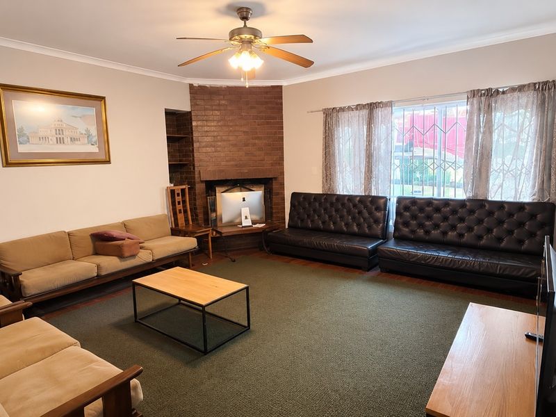 Home for sale with 2 flatlets - Photo 3
