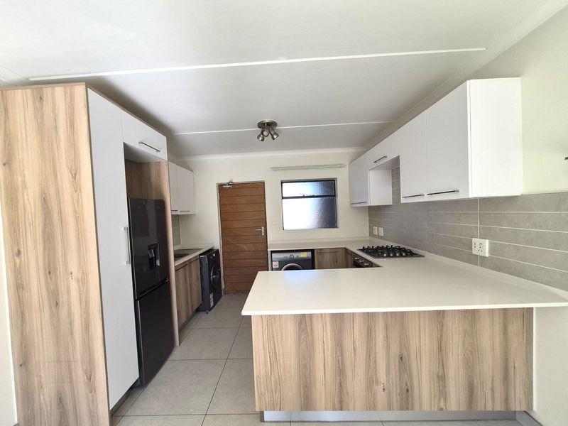 Modern Ground Floor Living with Private Garden in Sought-After Founders Hill - Photo 1